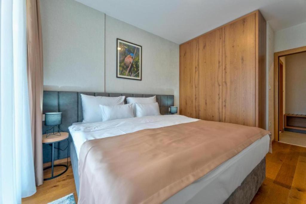 Apartamento Ema Lux - Zgrada Panorama Soko Banja Exterior foto